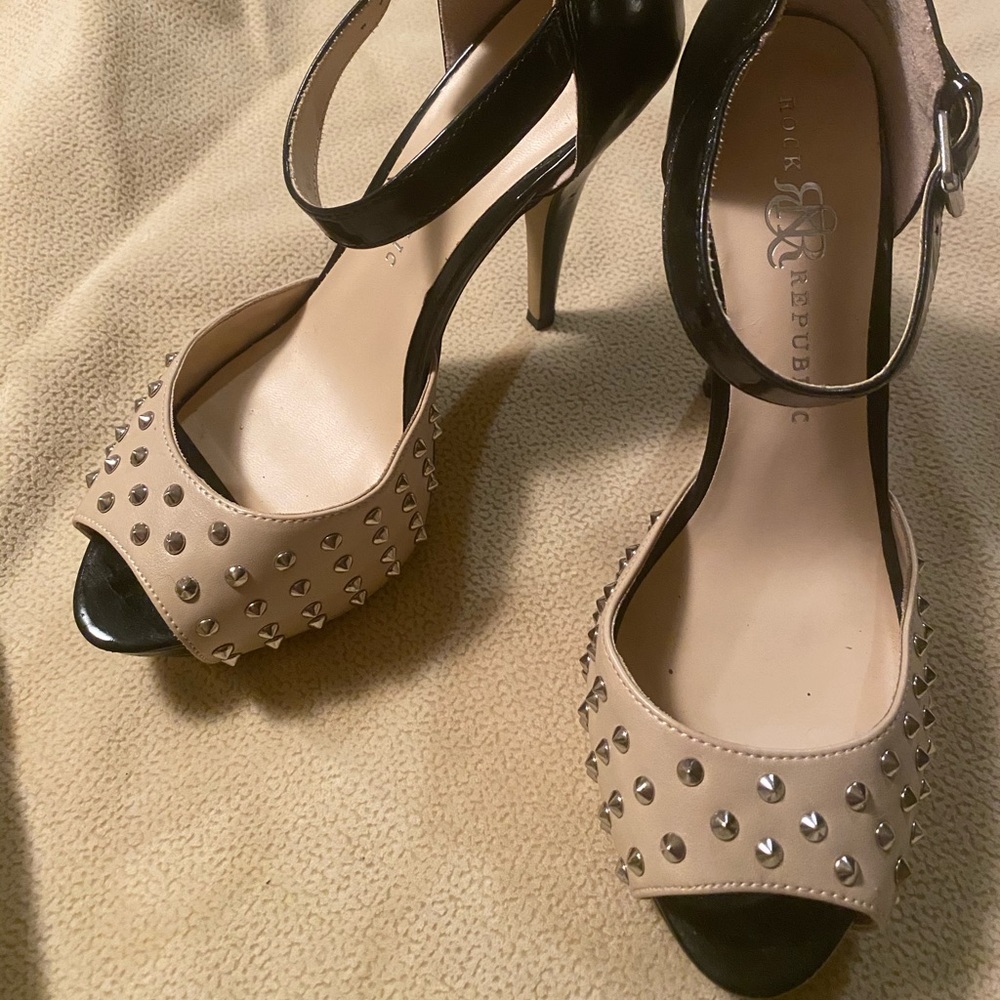 Rock & Republic pumps